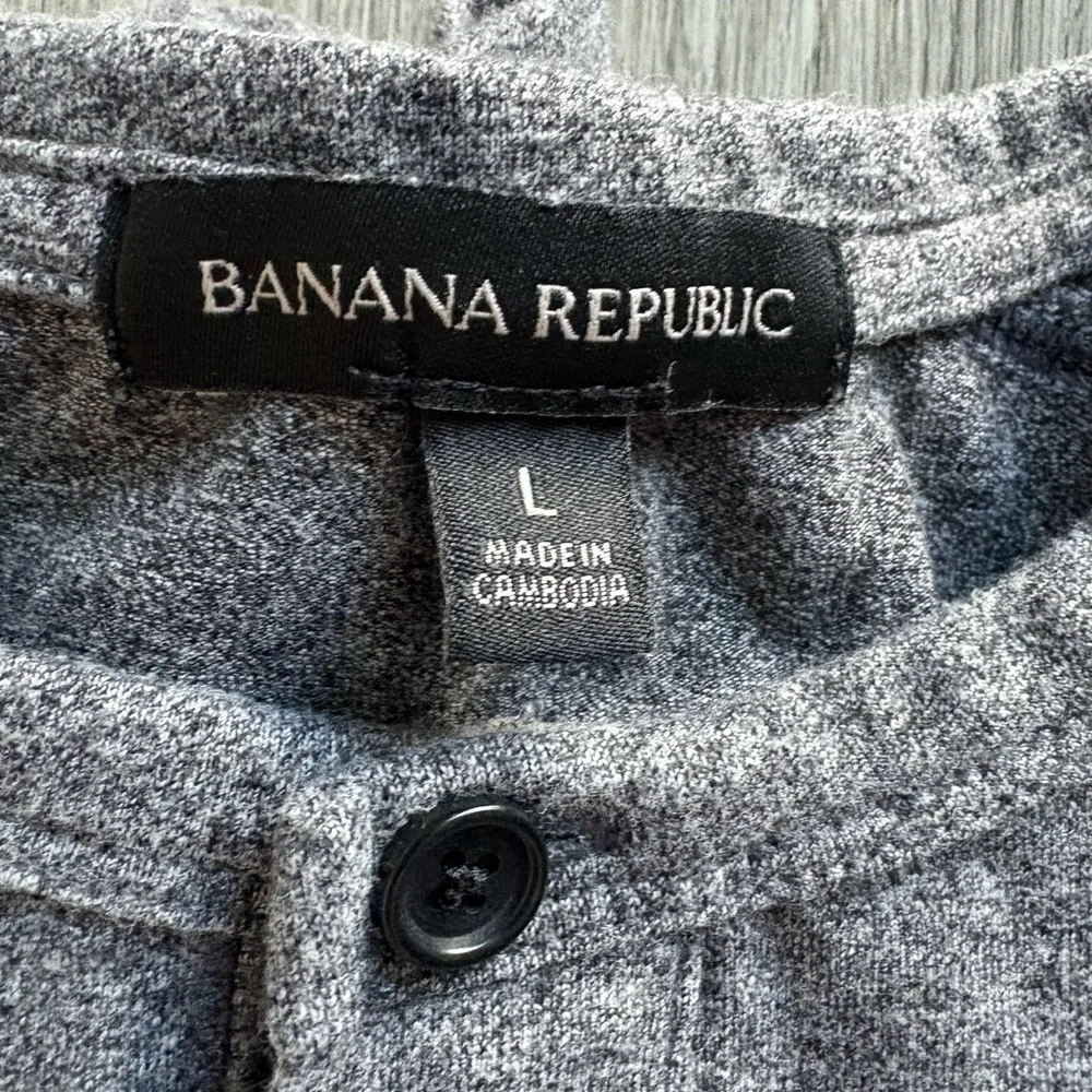 Banana Republic Henley Size Large